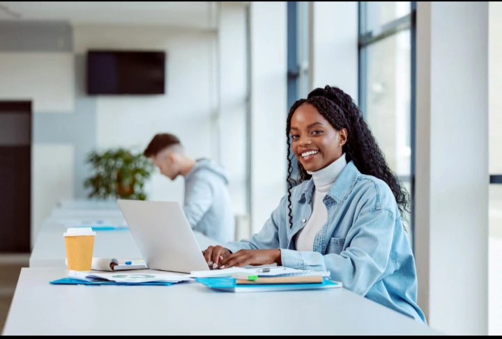 Online Courses vs. Live Classes: Which Learning Style Wins in 2026?