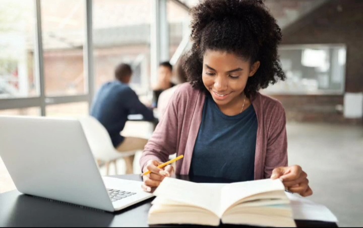 Online Courses vs. Live Classes: Which Learning Style Wins in 2026?